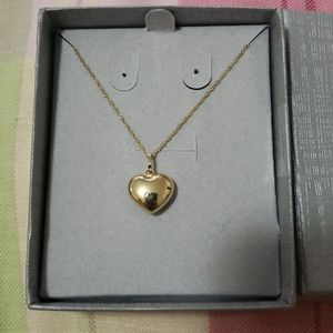 Gold heart necklace
